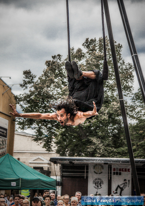 Adriano Cangemi - pokaz akrobatyki powietrznej podczas festiwalu BuskerBus
